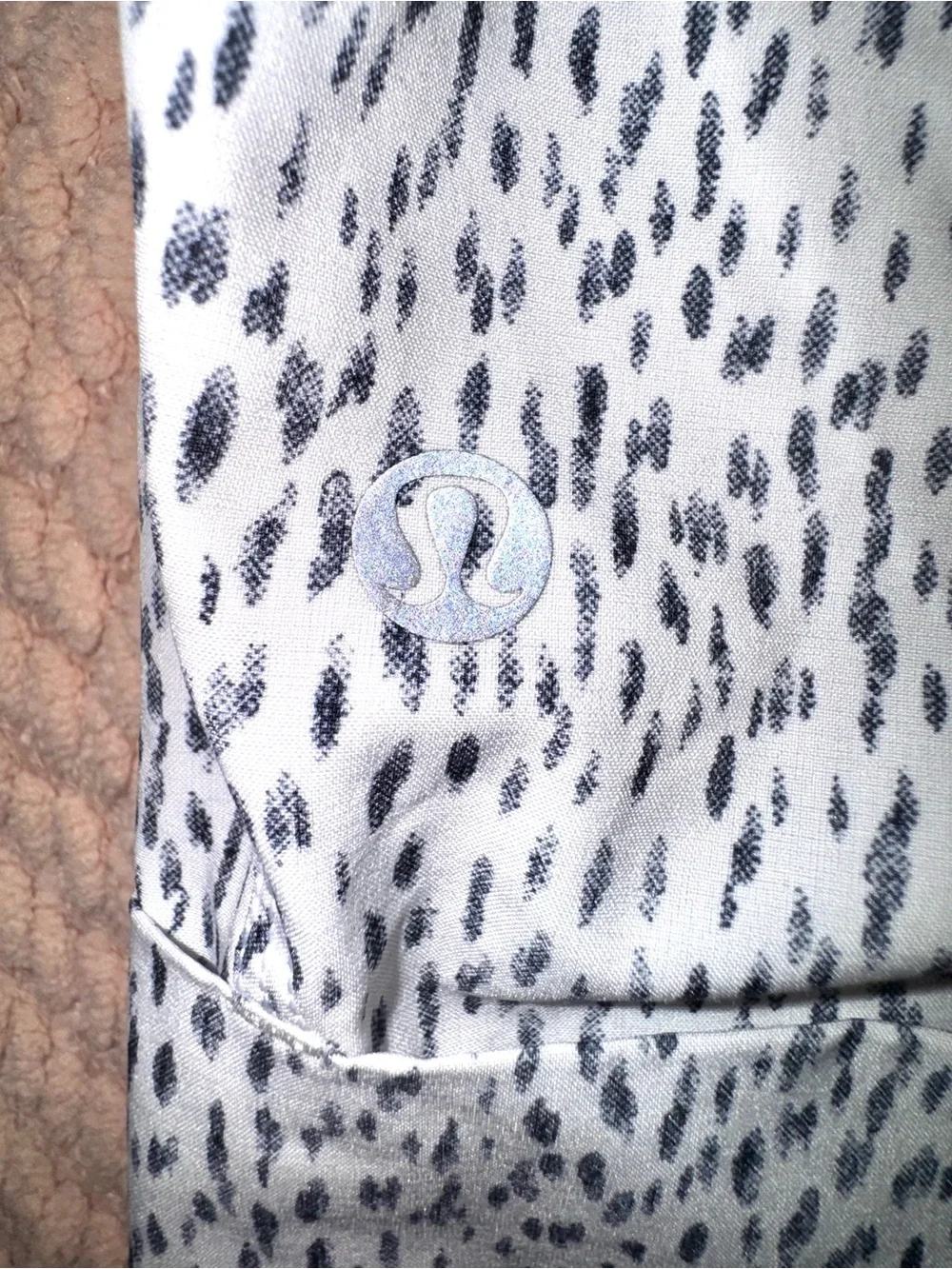 Lululemon Spring Break Away Shorts Dottie Dash White Black Size 6 EUC